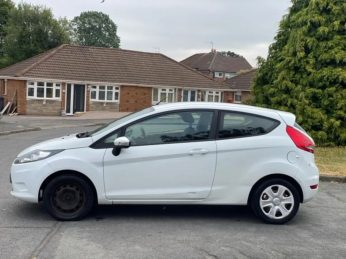 Used Ford Fiesta Style 82 HP (60 kW) 2012 White Hatchback
