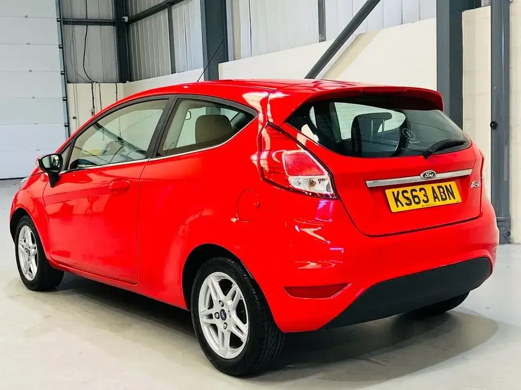 Used Ford Fiesta Zetec 82 HP (60 kW) 2013 Red Hatchback