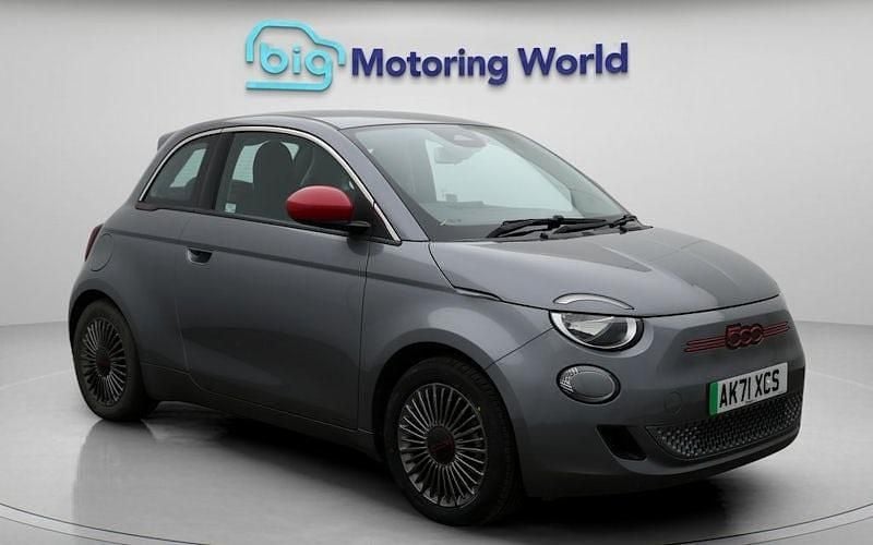 Used 2025 Fiat 500e Red Hatchback | £10,905 (Super price) - Image 1/4