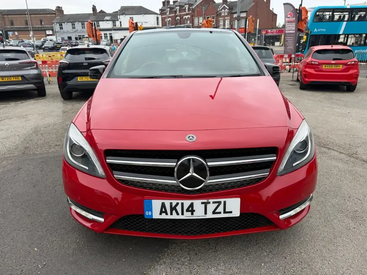 Used Mercedes B180 109 HP (80 kW) 2014 Red Hatchback