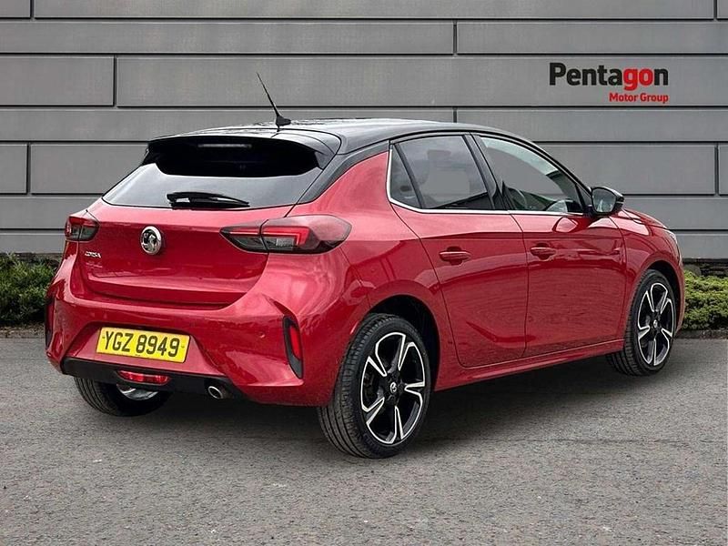 Begagnad Vauxhall Corsa Ultimate 99 HK (72 kW) 2023 Röd Halvkombi