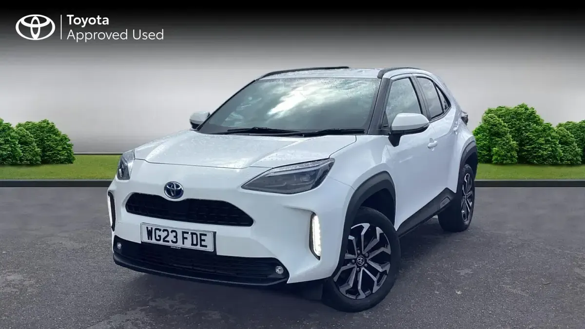 Used Toyota Yaris Hybrid Design 116 HP (85 kW) 2023 Pure white