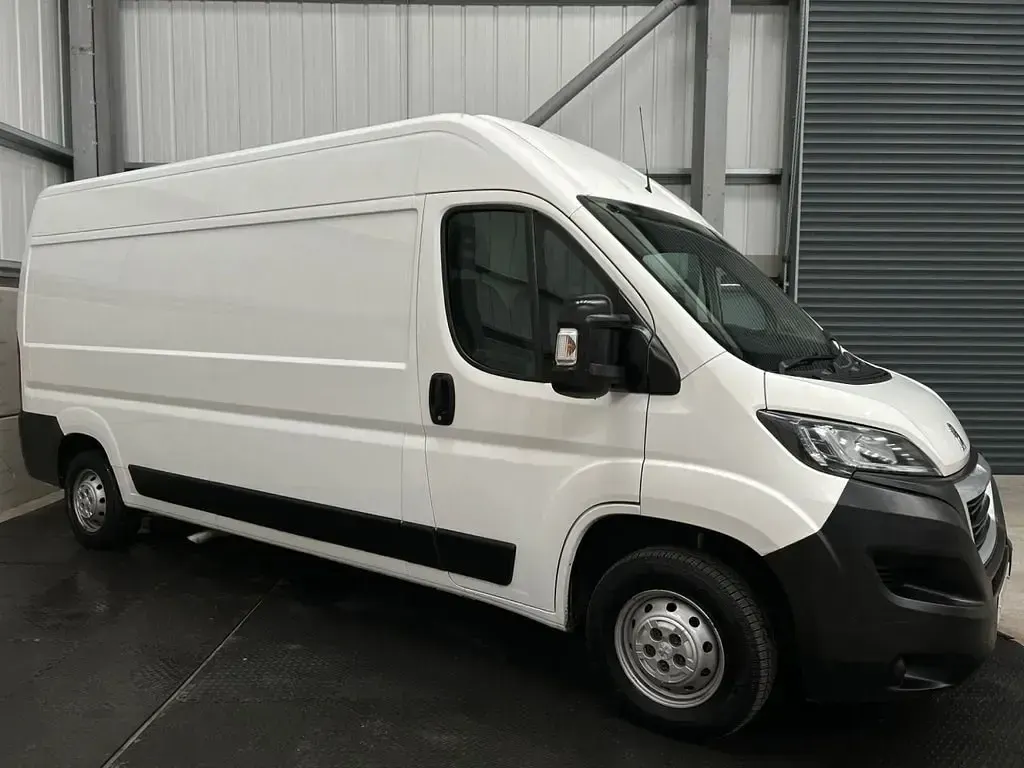 Używany Peugeot Boxer 130 KM (95 kW) 2018 Biały Van
