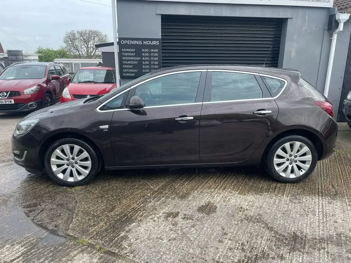 Second-hand Vauxhall Astra Elite 2013 Maro Hatchback
