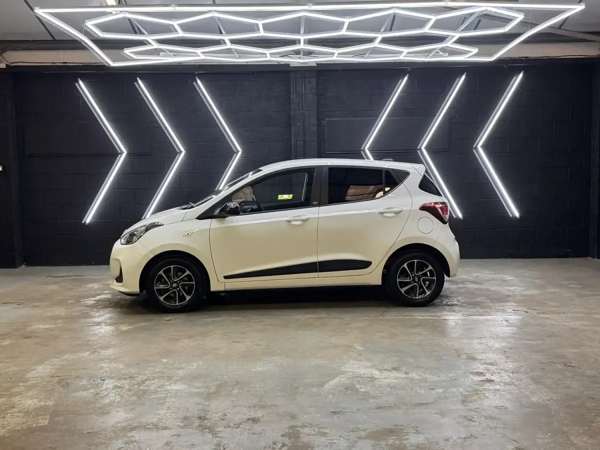 Used Hyundai i10 GO! 66 HP (48 kW) 2018 White Hatchback