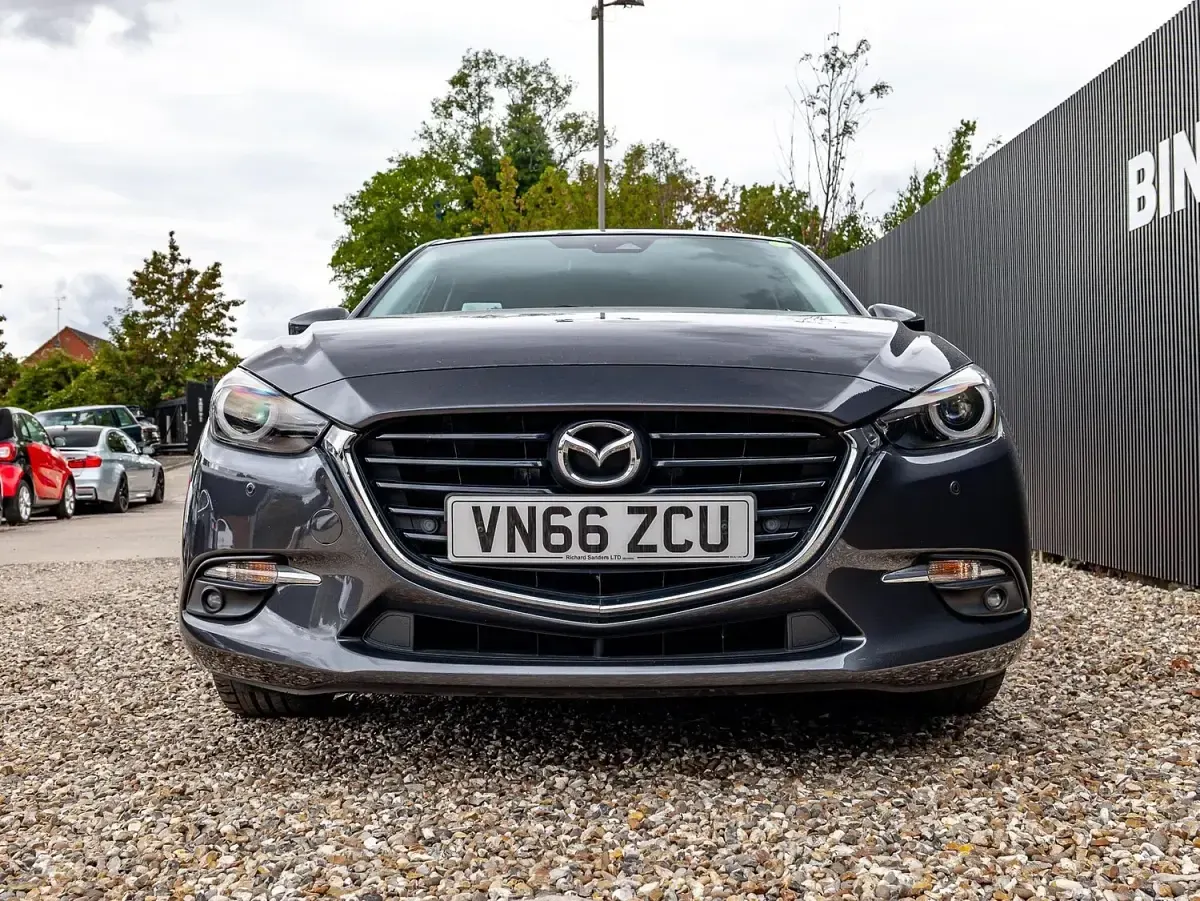 Used Mazda 3 Inclusive 105 HP (77 kW) 2016 Grey Hatchback