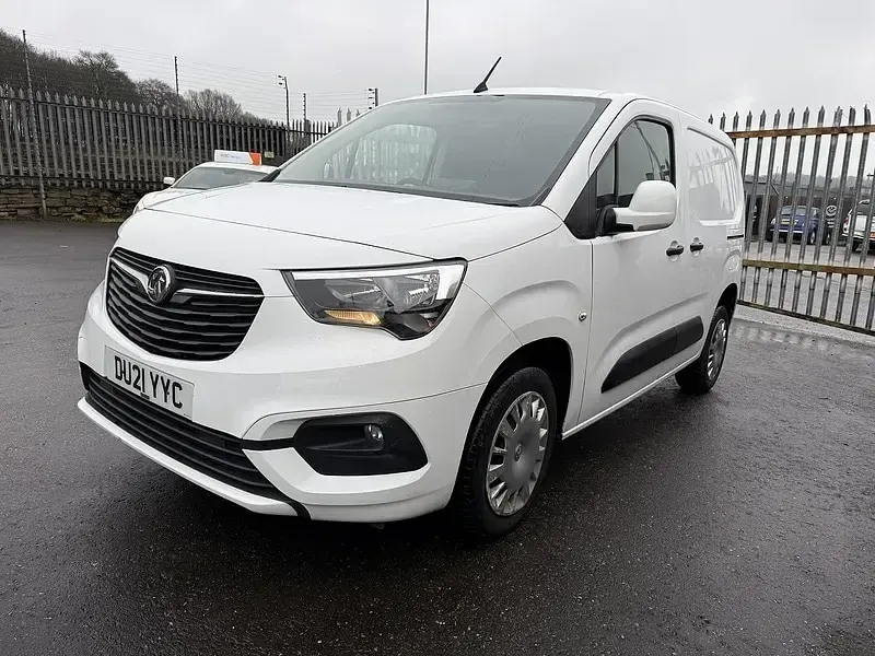 Used Vauxhall Combo Sportive 100 HP (73 kW) 2021 White MPV