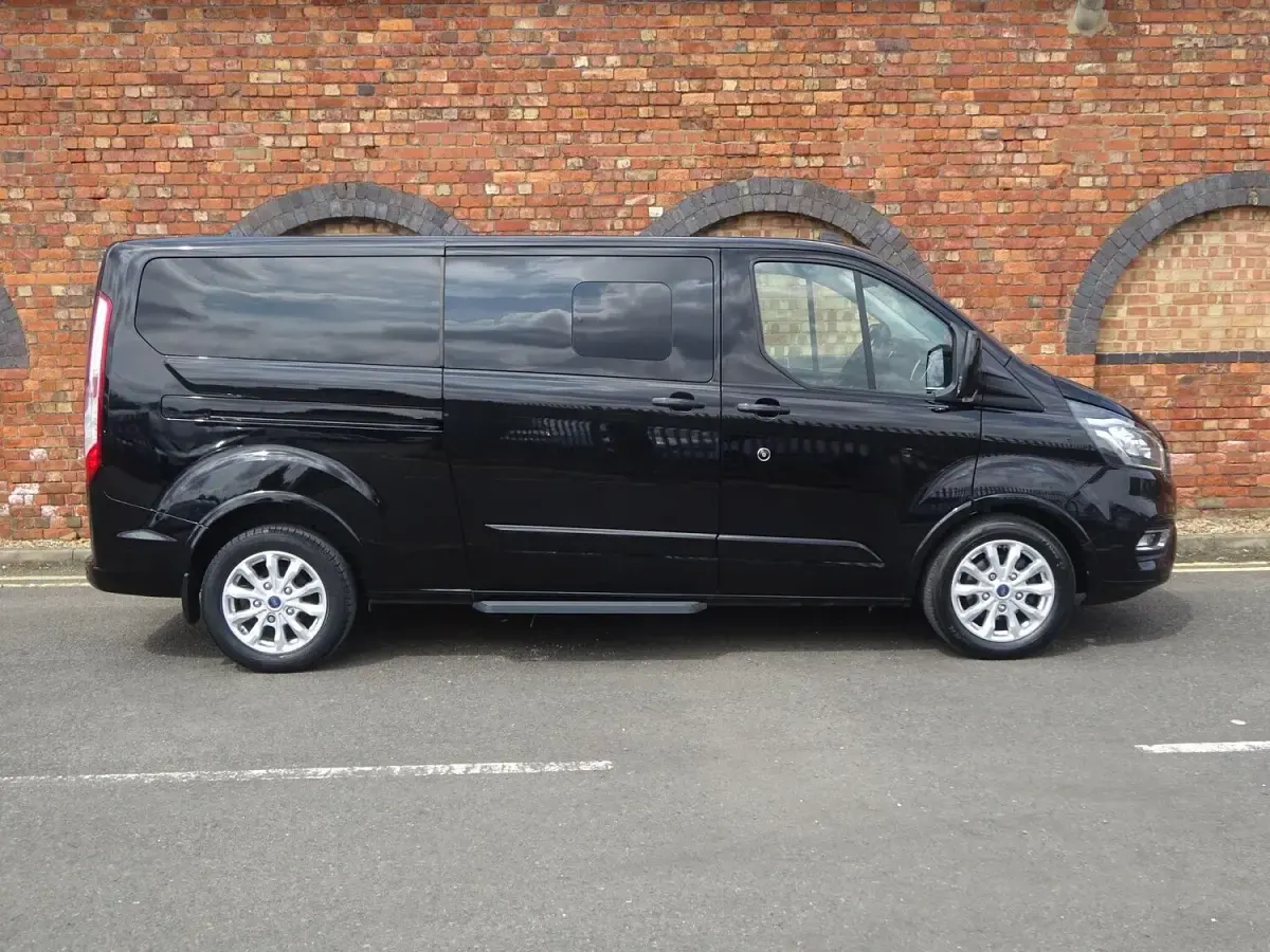 Used Ford Tourneo Custom Titanium 130 HP (95 kW) 2022 Black Van