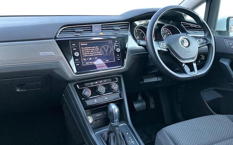 Used VW Touran SE 116 HP (85 kW) 2018 White MPV