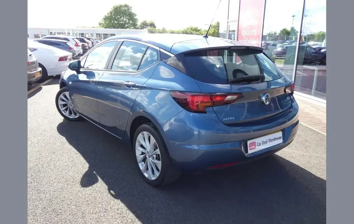 Gebraucht Vauxhall Astra 99 PS (72 kW) 2016 Blau Kleinwagen