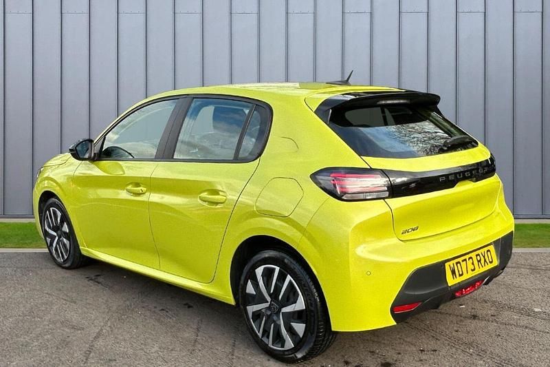 Używany Peugeot 208 Active 99 KM (72 kW) 2024 Żółty Hatchback