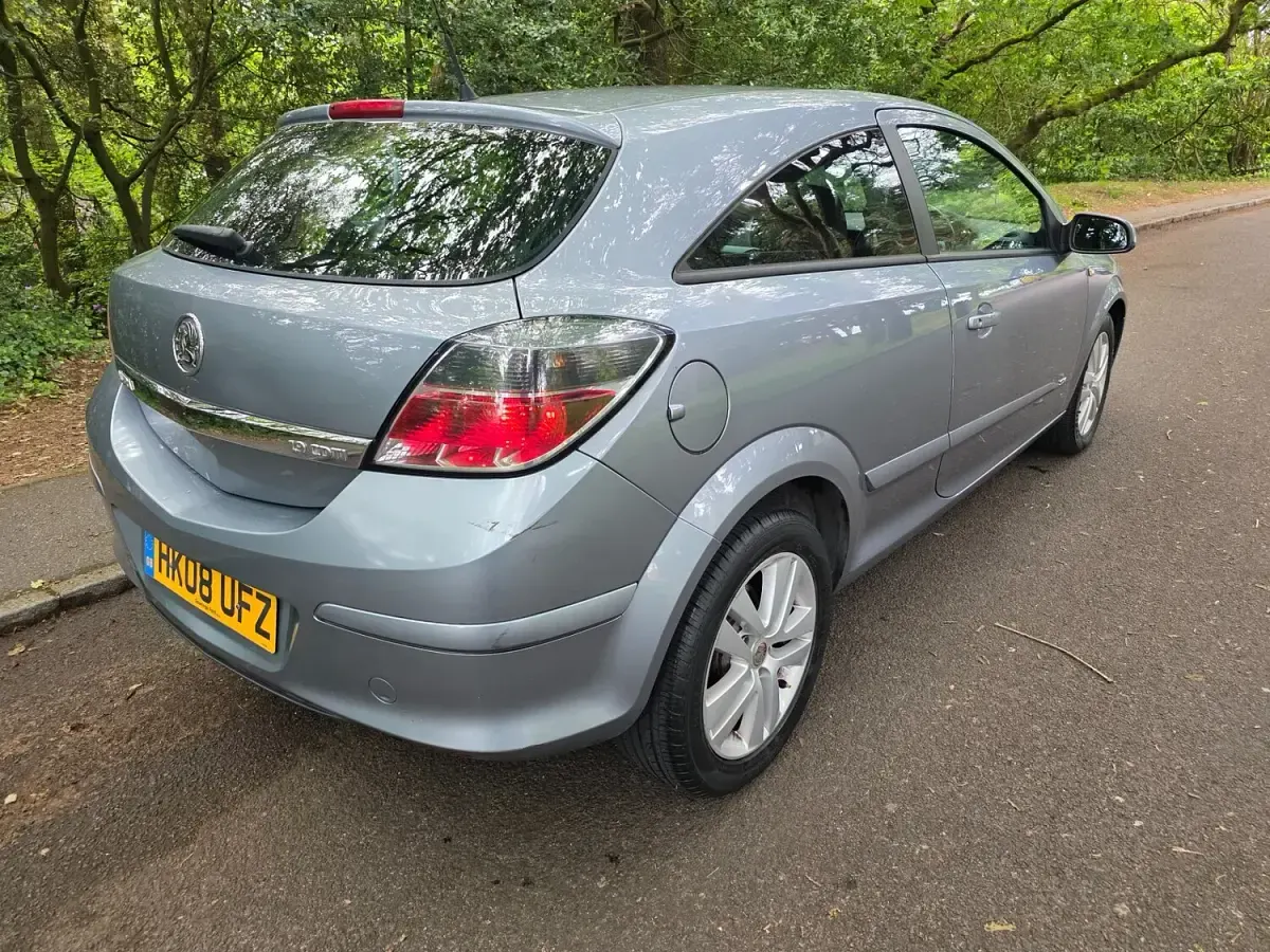 Used Vauxhall Astra Sport 120 HP (88 kW) 2008 Silver Hatchback