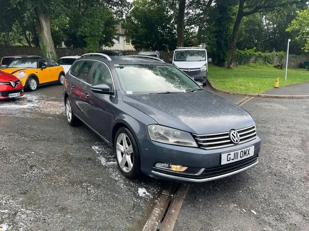 Used VW Passat SE 140 HP (102 kW) 2011 Grey Estate