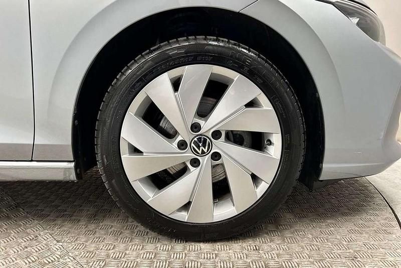 Second-hand VW Golf VIII Style 150 CP (110 kW) 2025 Argintiu Hatchback