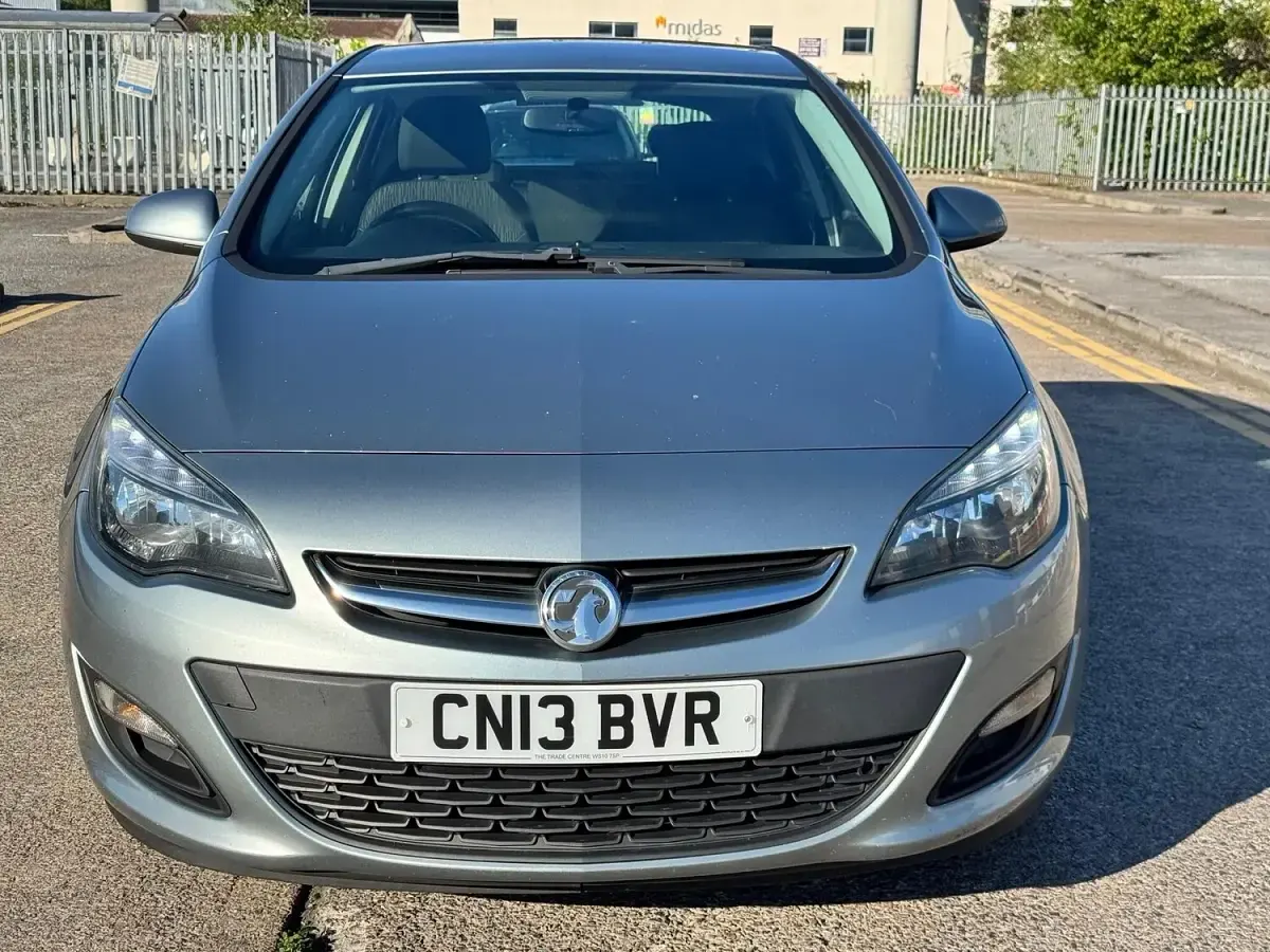Used Vauxhall Astra 130 HP (95 kW) 2013 Silver Hatchback