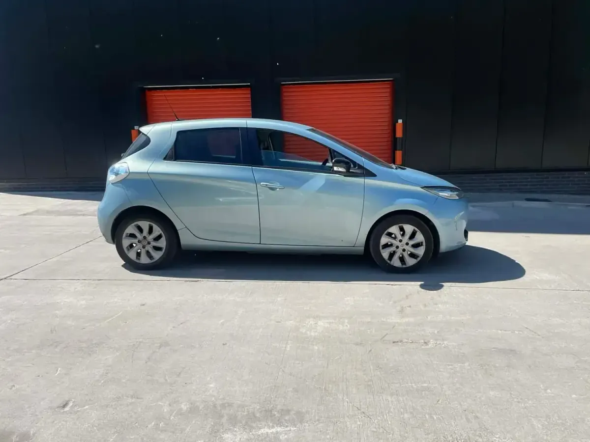 Begagnad Renault Zoe Dynamique 64 kW (88 HK) 2014 Blå Halvkombi