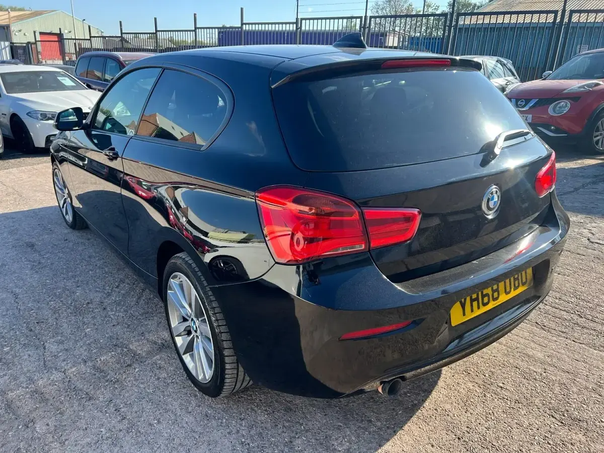 Używany BMW 118 Sport Line 2018 Czarny Hatchback