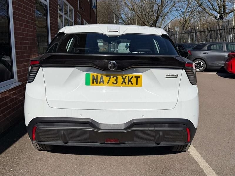 Used MG MG4 EV SE 319 kW (435 HP) 2023 White Hatchback