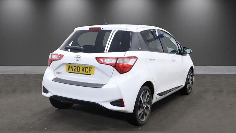 Used Toyota Yaris 111 HP (81 kW) 2020 White Hatchback