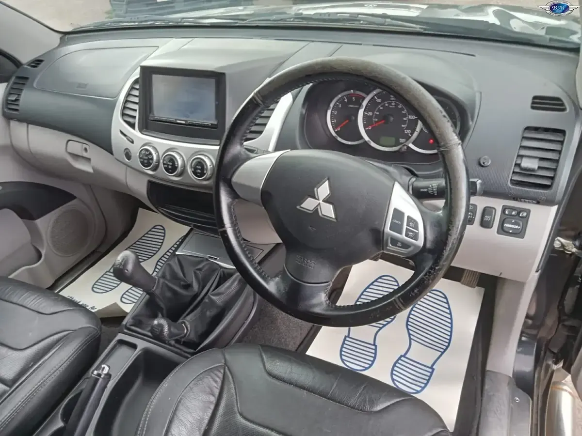Used Mitsubishi L200 2011 Black Pickup