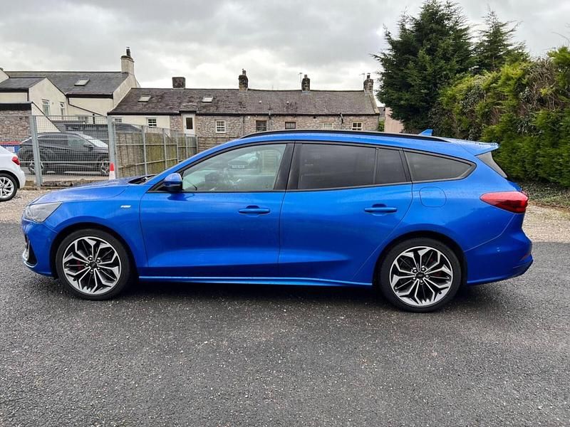 Used Ford Focus ST-Line 155 HP (114 kW) 2022 Blue Estate