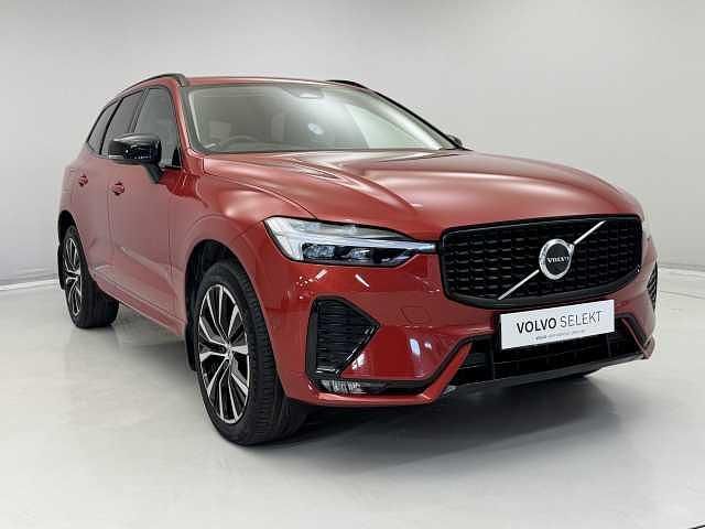 Used Volvo XC60 Plus 197 HP (144 kW) 2023 Red SUV