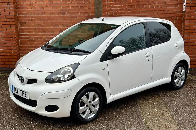 White Used 2011 Toyota Aygo Hatchback | £2,995 (Fair price) - Image 1/1