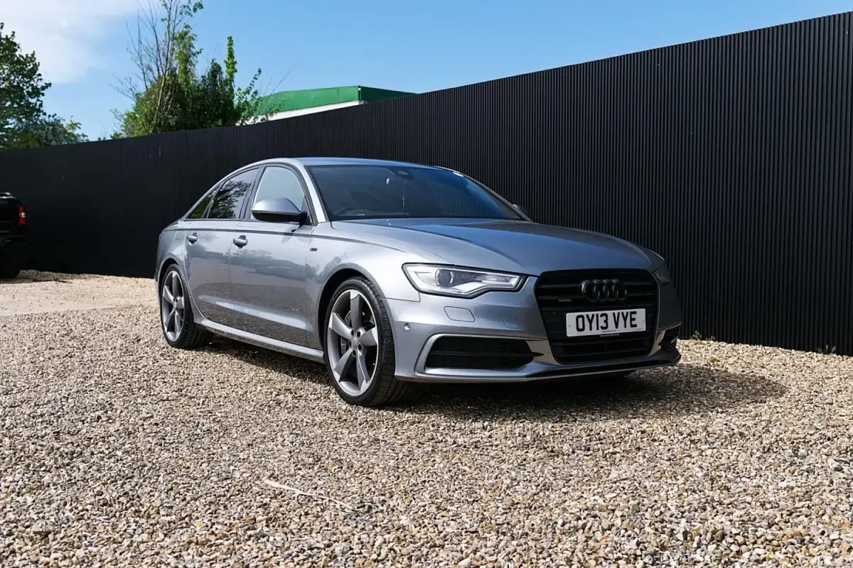 Usado Audi A6 Black Edition 313 HP (230 kW) 2013 Cinzento Sedan