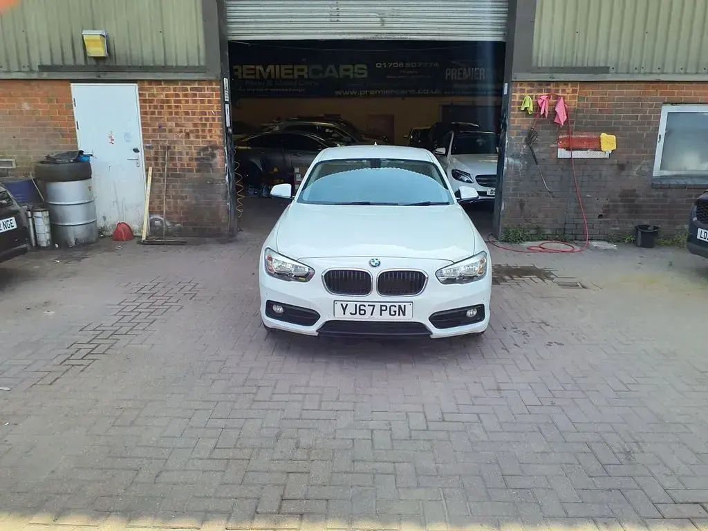 Used BMW 118 Comfort Edition 150 HP (110 kW) 2018 White Hatchback