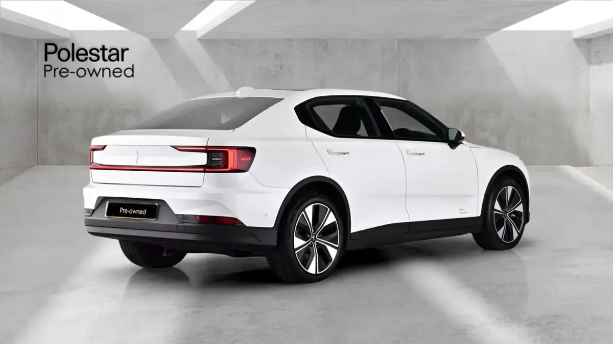 Begagnad Polestar 2 Long Range Dual motor 309 kW (421 HK) 2024 Vit Halvkombi