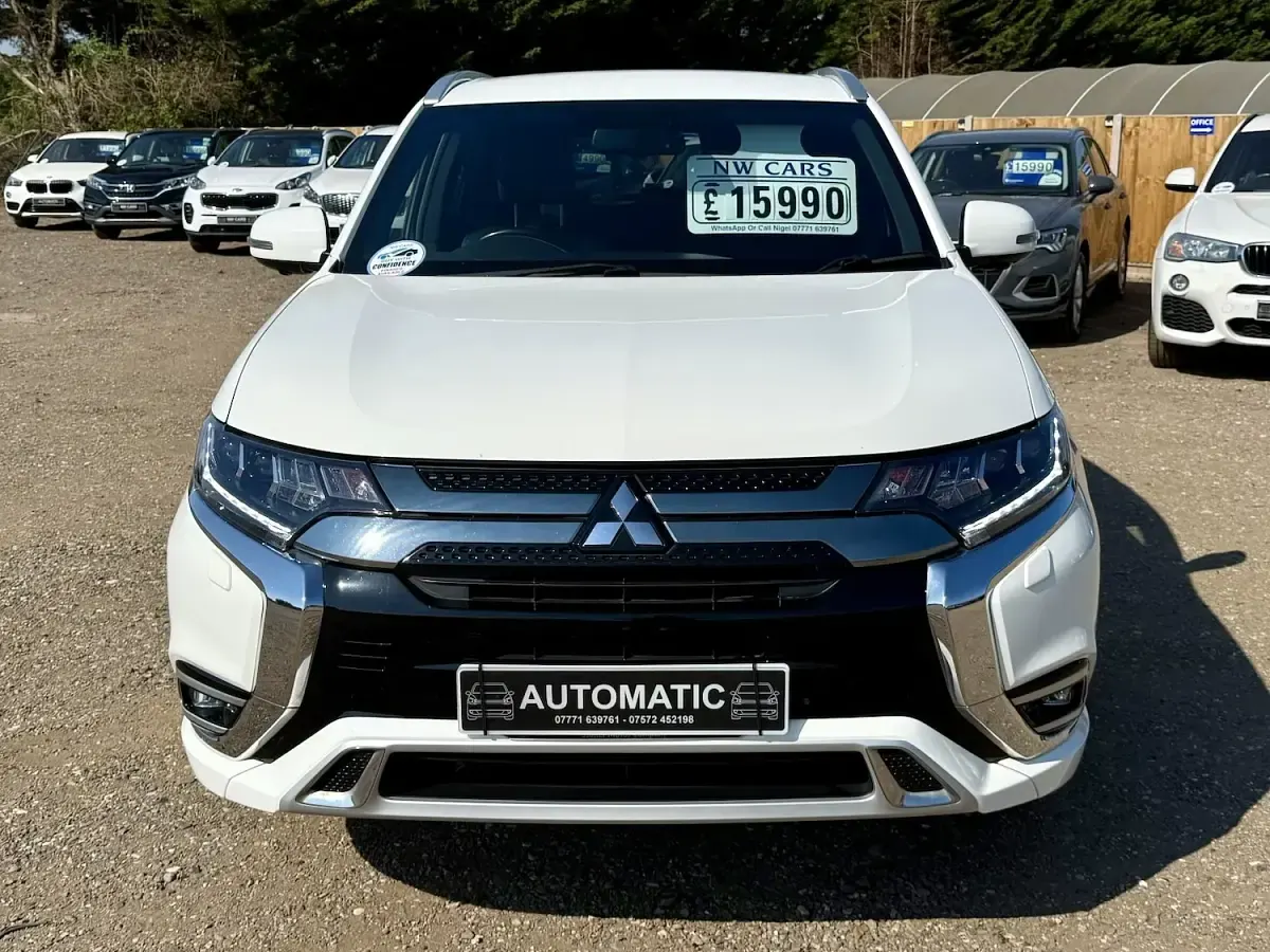 Used Mitsubishi Outlander P-HEV 206 HP (151 kW) 2018 White Estate