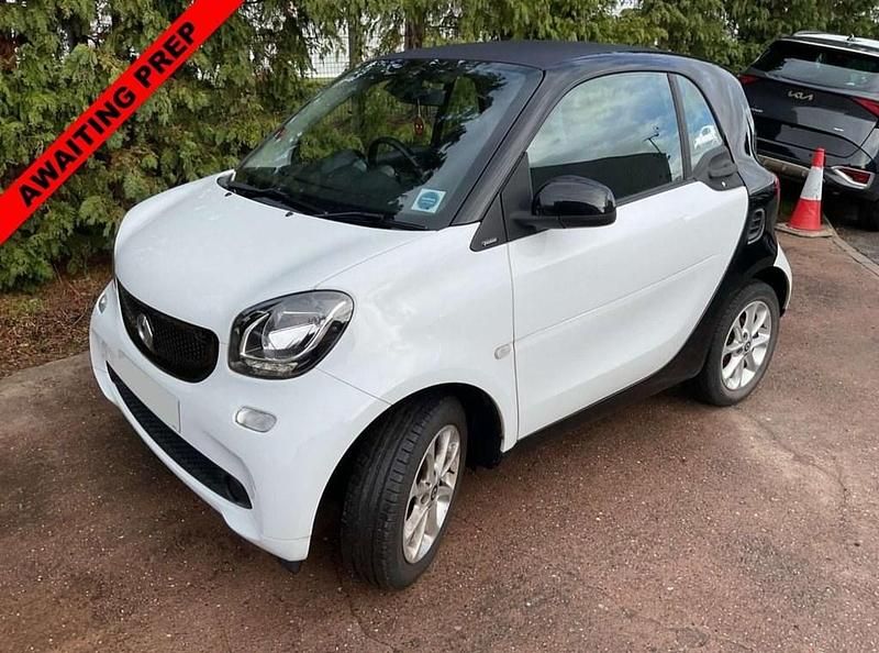 White Used 2016 Smart ForTwo Coupé Passion Coupe | £6,499 (Fair price) - Image 1/4