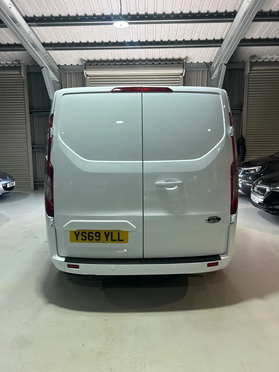 Used Ford Transit Custom Limited 130 HP (95 kW) 2019 White Van