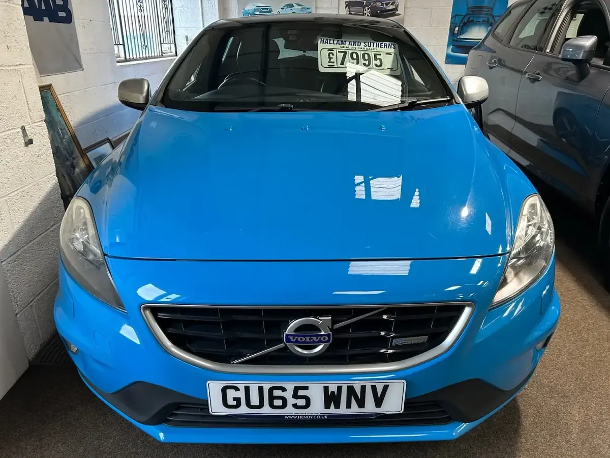 Used Volvo V40 R-Design 115 HP (84 kW) 2015 Blue Hatchback