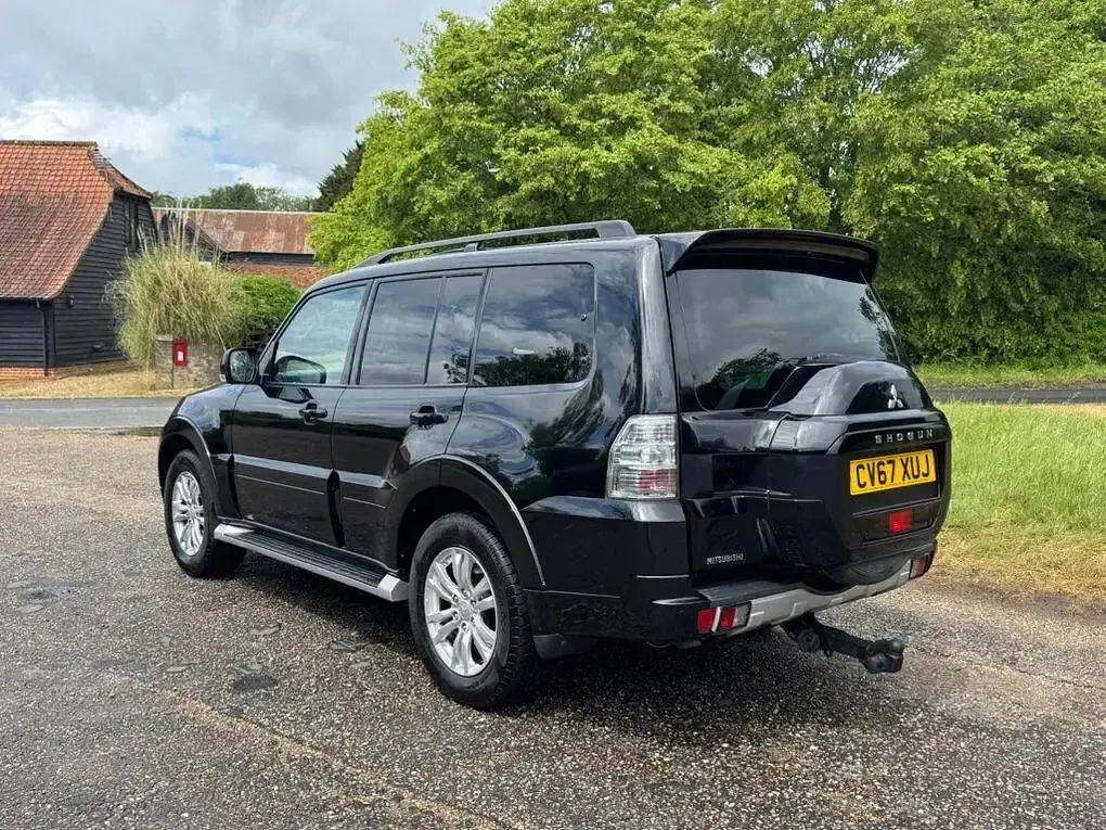 Used Mitsubishi Shogun 187 HP (137 kW) 2017 Black SUV