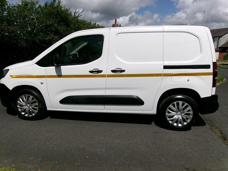 Used Peugeot Partner 2020 White MPV