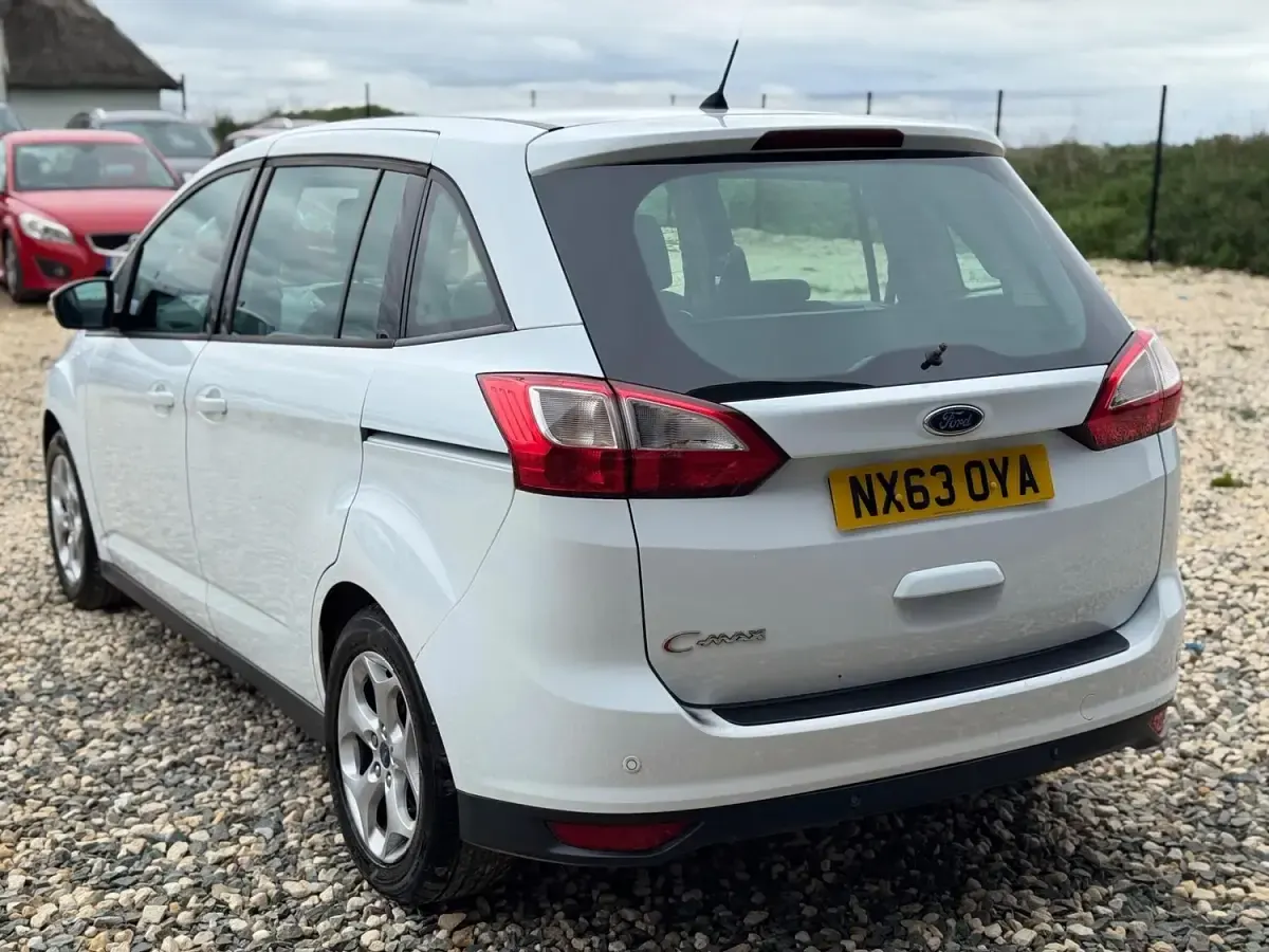 Used Ford Grand C-Max Zetec 115 HP (84 kW) 2013 White MPV