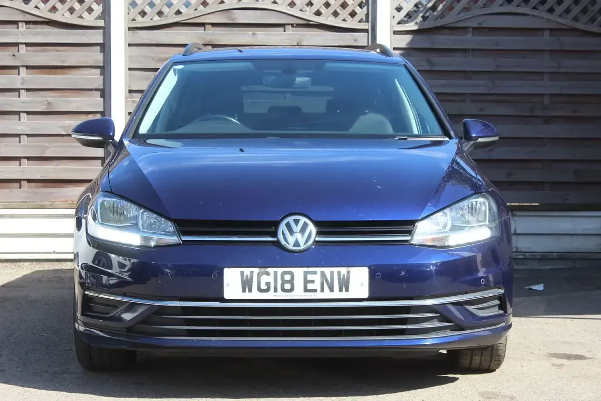 Used VW Golf VII SE 125 HP (91 kW) 2018 Blue Estate