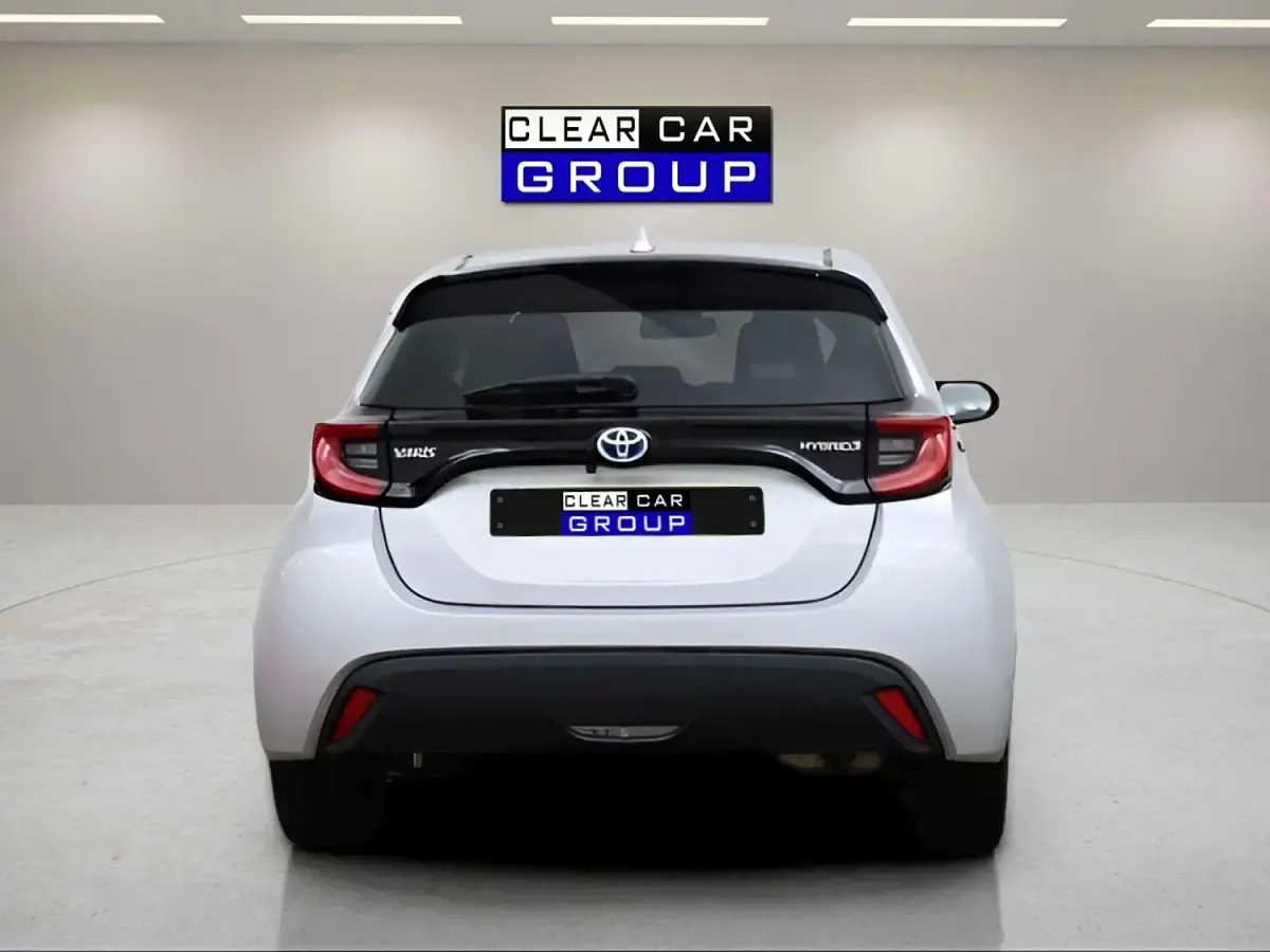 Used Toyota Yaris Design 116 HP (85 kW) 2021 Silver Hatchback