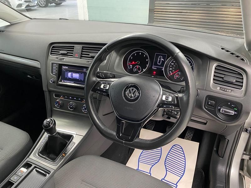 Used VW Golf VII SE 122 HP (89 kW) 2013 Silver Hatchback
