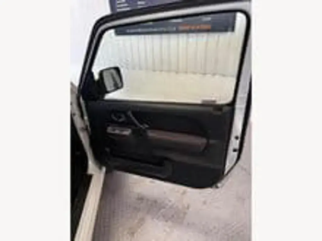 Used Suzuki Jimny SZ4 85 HP (62 kW) 2015 White SUV
