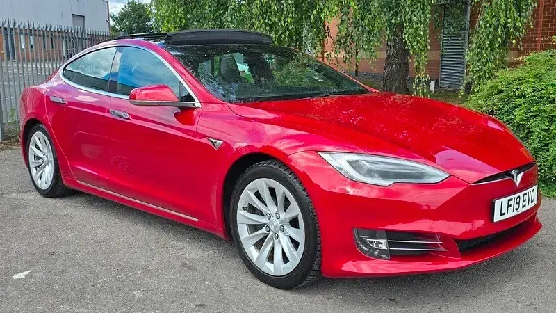 Used Tesla Model S 386 kW (525 HP) 2019 Red Hatchback