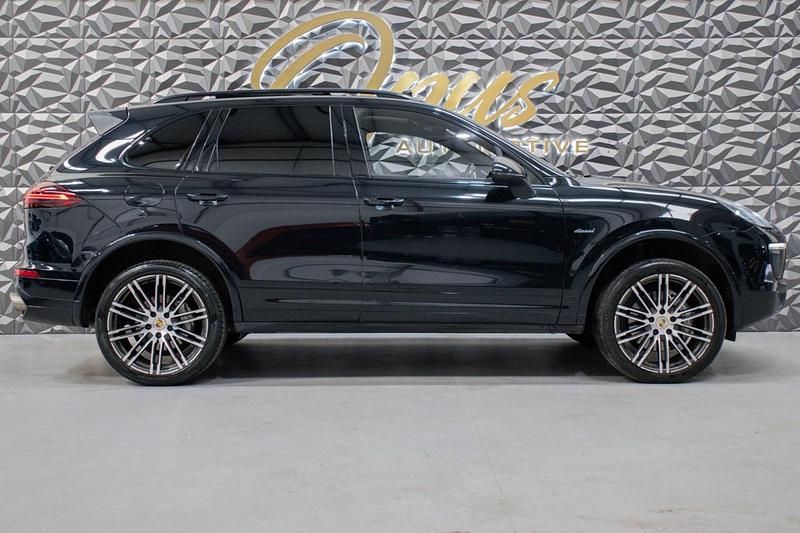 Used Porsche Cayenne Platinum Edition 385 HP (283 kW) 2017 Black SUV