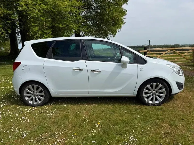 Second-hand Vauxhall Meriva 2012 Alb Monovolum