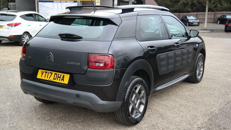 Usado Citroën C4 Cactus Feel 82 HP (60 kW) 2017 Preto Citadino