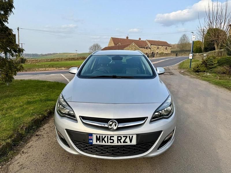Second-hand Vauxhall Astra Elite 2015 Argintiu Break