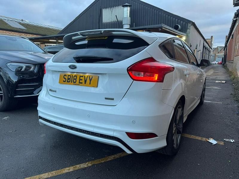 Used Ford Focus ST-Line X 140 HP (102 kW) 2018 White Hatchback