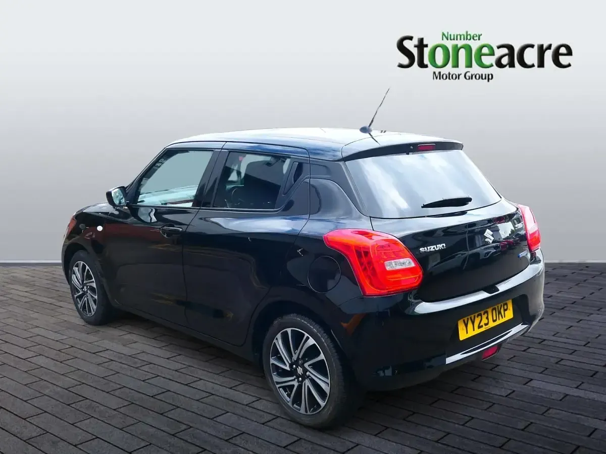 Begagnad Suzuki Swift SZ-L 83 HK (61 kW) 2023 Svart Halvkombi