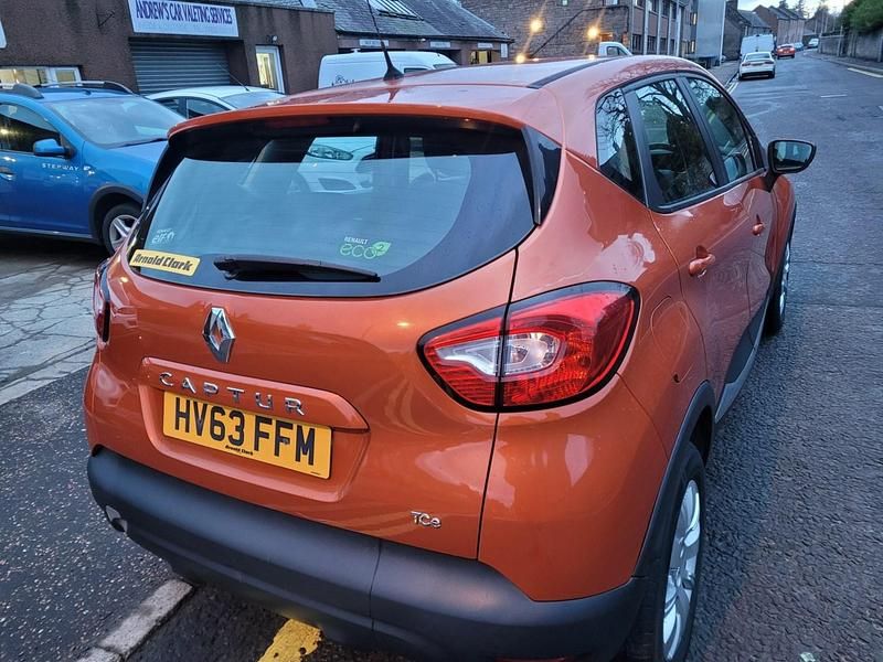 Used Renault Captur Expression+ 90 HP (66 kW) 2013 Orange SUV