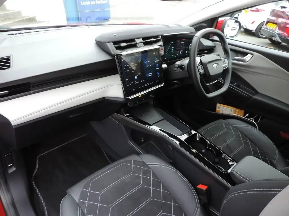 Begagnad Ford Puma Premium 52 kW (72 HK) 2025 Röd SUV